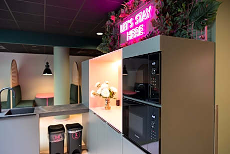 Bunk for two female (160 cm wide bed)