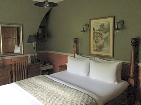 Double Room with External Private Bathroom