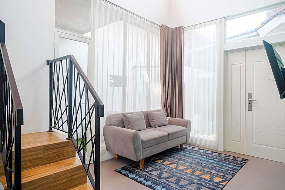 Aliandra Villa By The Lavana – Bangunjiwo, MN