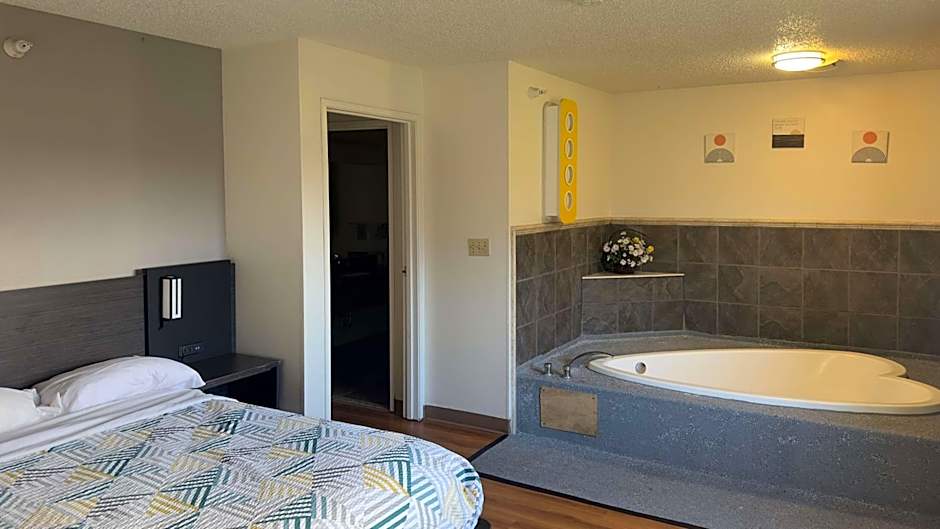 Motel 6-Waterloo, IA