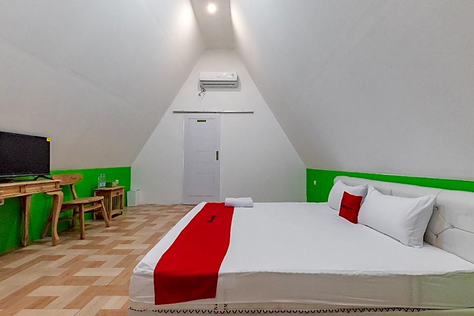 RedDoorz Syariah Plus near Sukabumi Station