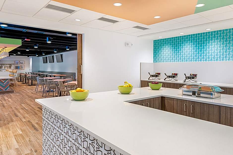 Beachside Hotel and Suites