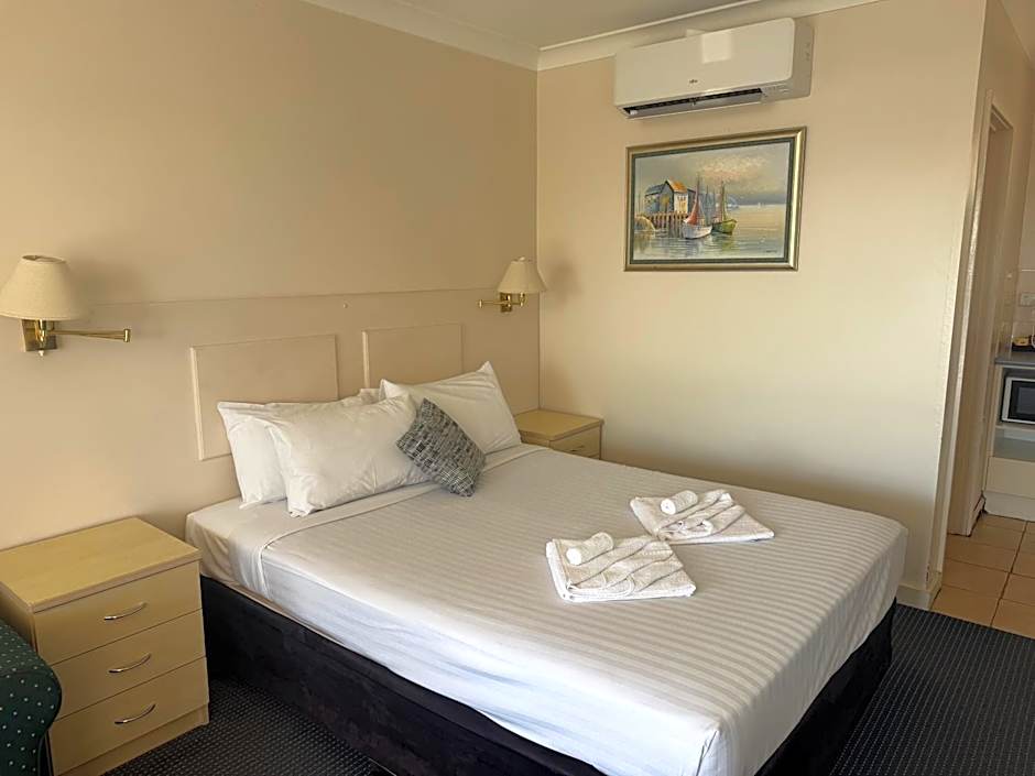 Holiday Lodge Motor Inn