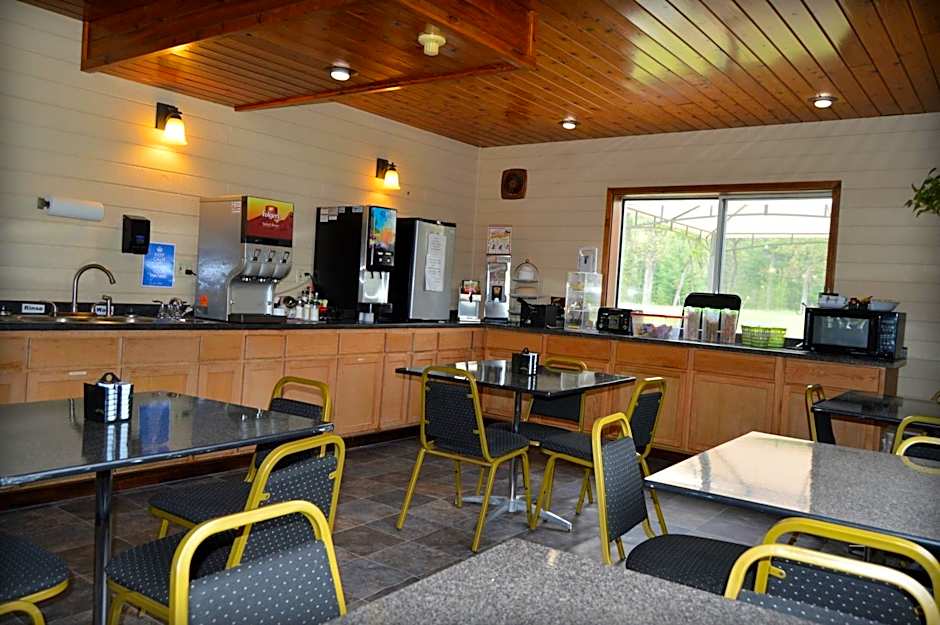 Adams Inn and Suites