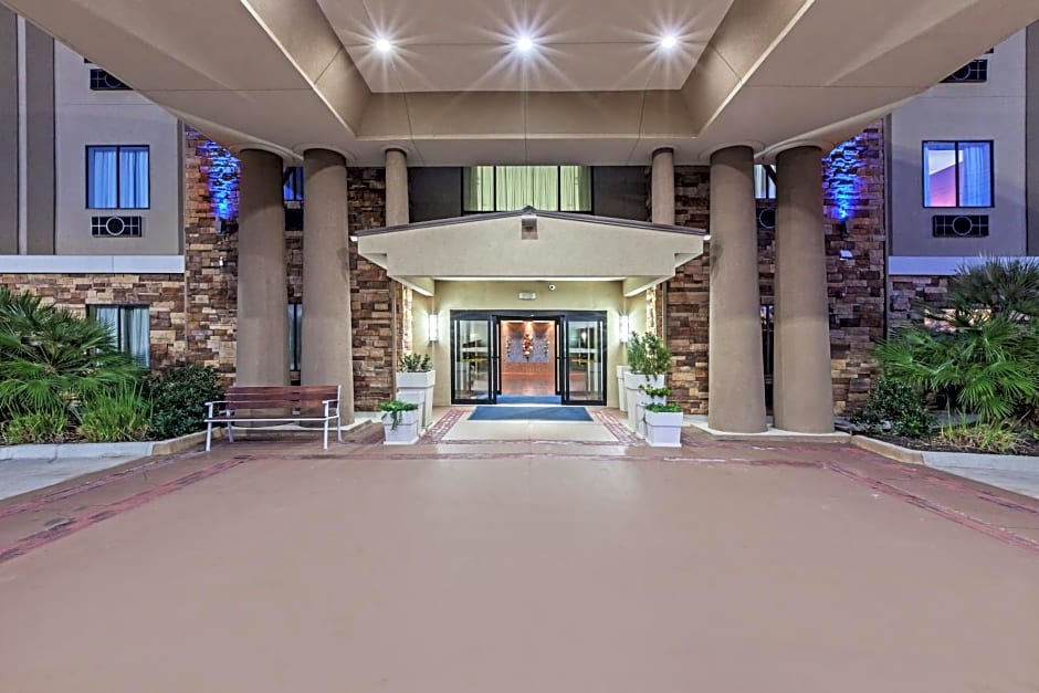 Holiday Inn Express & Suites Cleveland