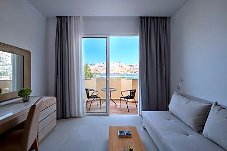 Deluxe Junior Suite Beachfront Open Plan