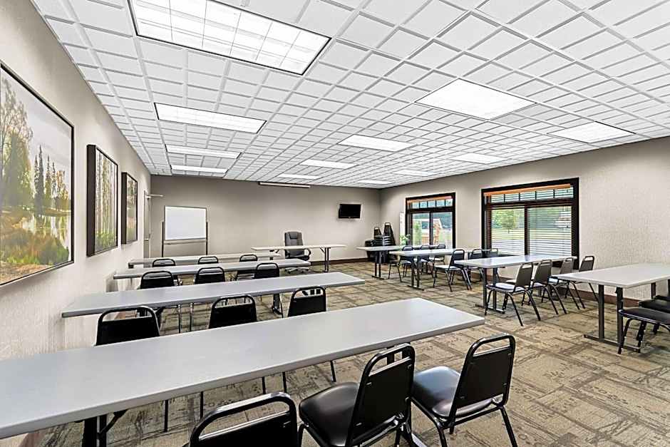 Heartland Inn & Suites, SureStay Collection by Best Western