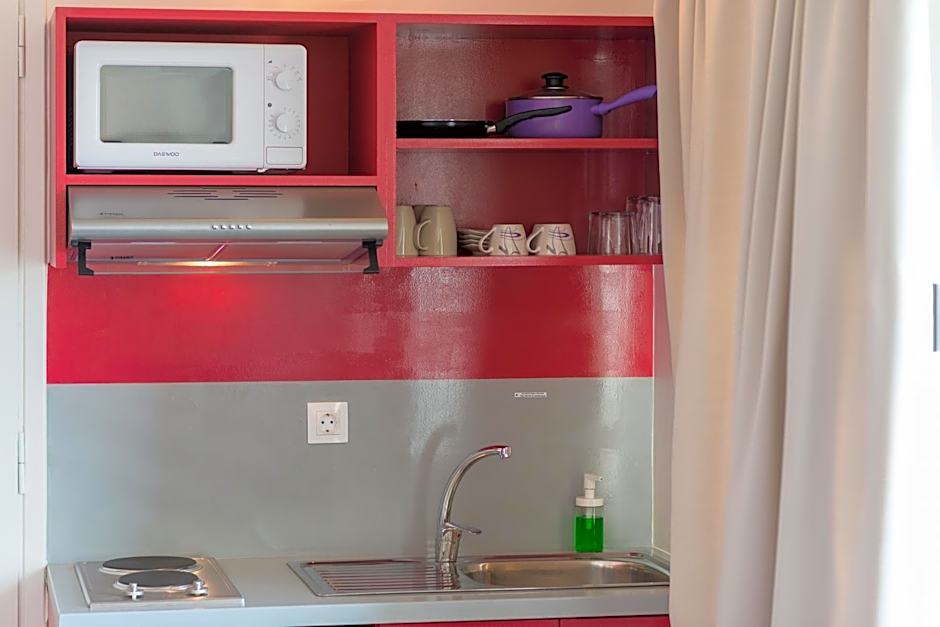 CHROMA Lodge Pikermi
