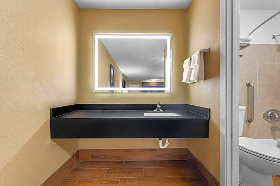 Super 8 by Wyndham Gadsden AL