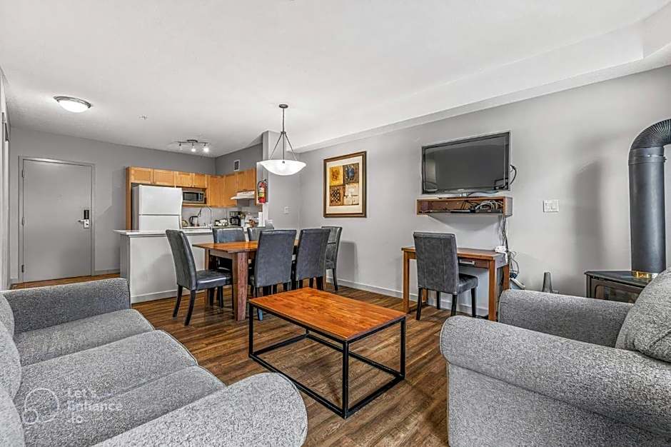 Rocky Mountain Getaway with Outdoor Heated Pool, 3 Hot Tubs, Gym, BBQ, Garage & 24 hour Reception near Banff