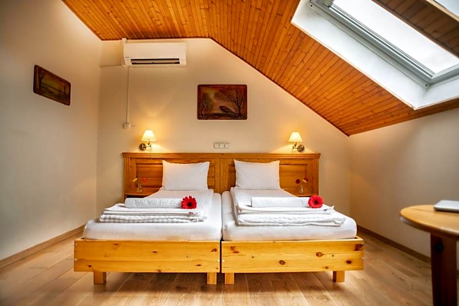 Hotel Manzard Panzio