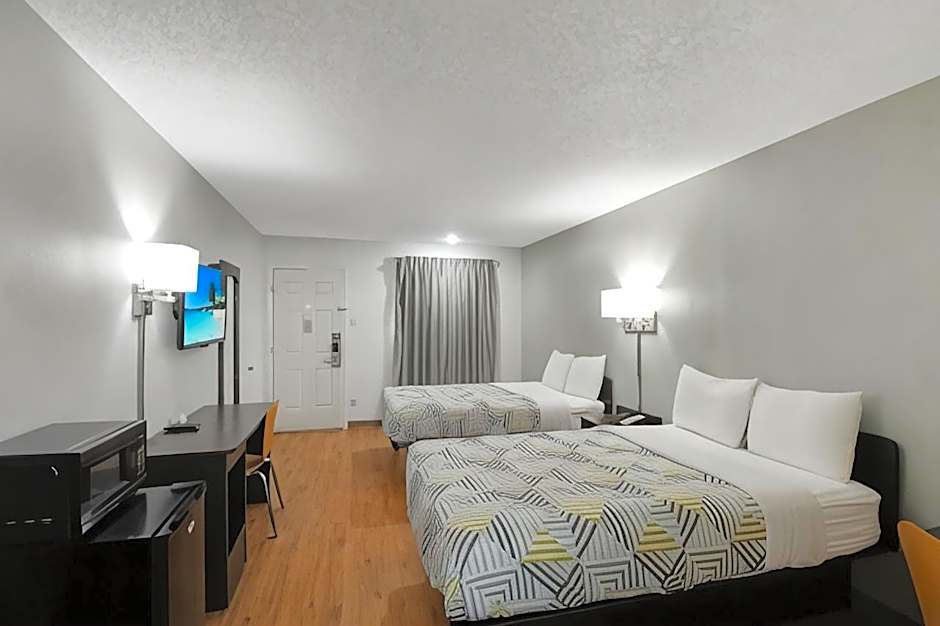 Foto 1 daripada 2 — 2 Double Beds, Nonsmoking