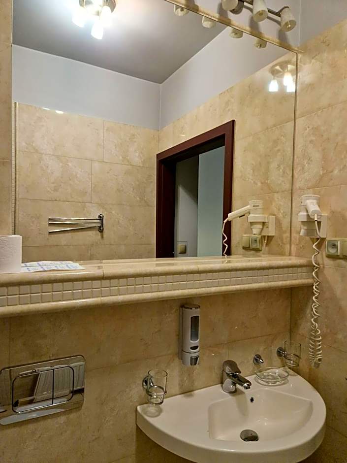 Hotel i Restauracja Pod Szyszkami