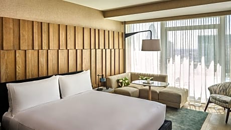 One-Bedroom Premium King Suite with Sunset View