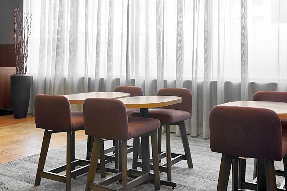 Courtyard by Marriott Newark Downtown