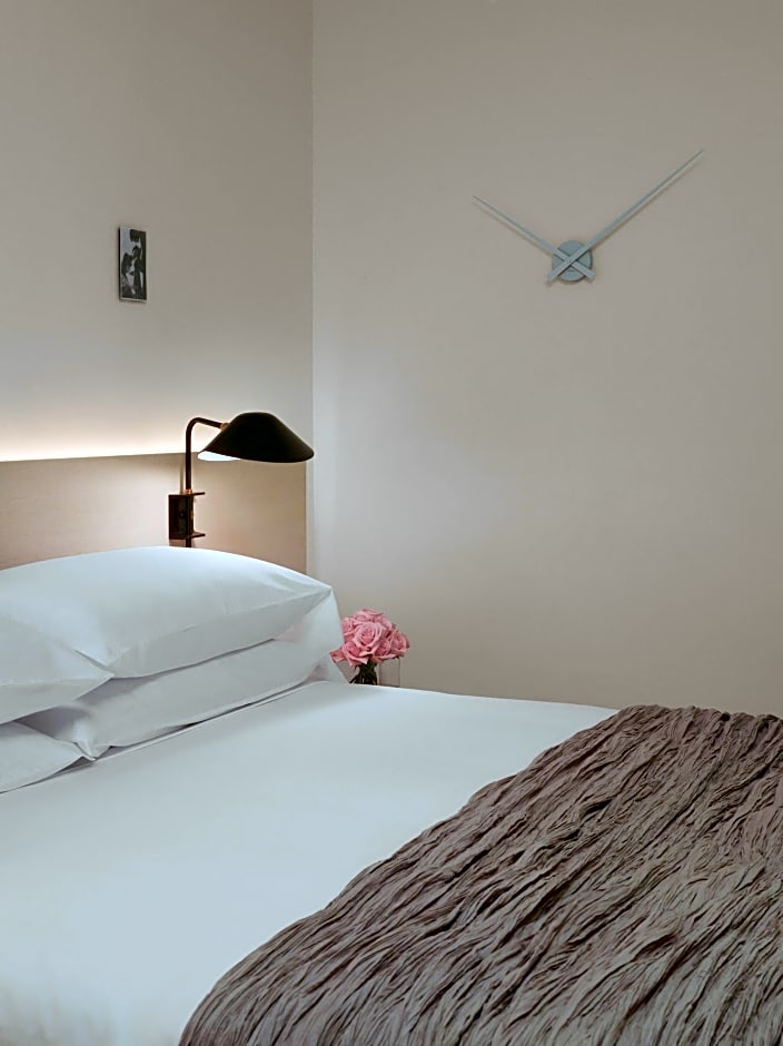 The Chicago Hotel Collection Ambassador Gold Coast