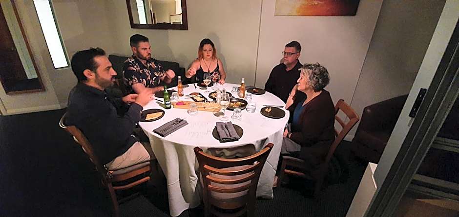 Burnett Riverside Hotel