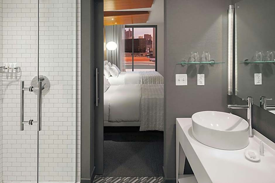 Le Meridien Columbus, The Joseph