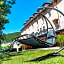 Logis Hôtel Restaurant Les 2 Rives - A75, en bordure de rivière