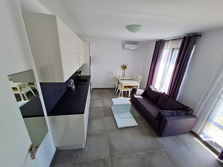 DELUXE Beach Apartment in Sveti Vlas