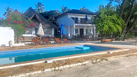 Kaure Sand Beach Lodge