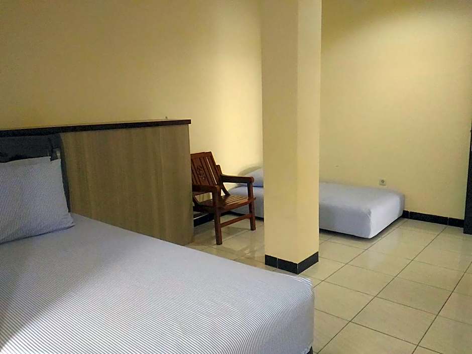 Photo 1 of 4 of Triple Room