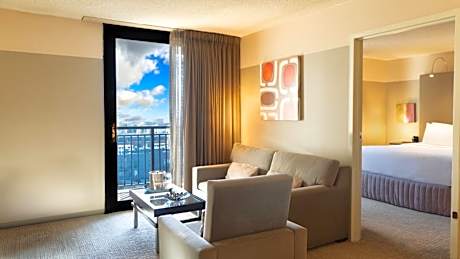 King Suite - Non-Smoking