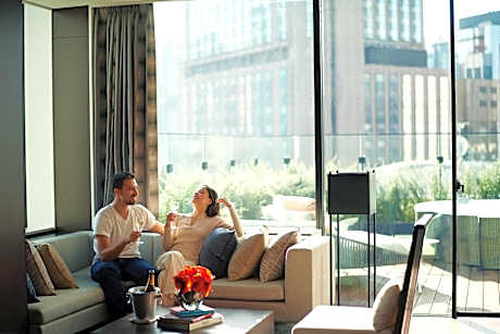 Suite with Hot Tub - Non-Smoking