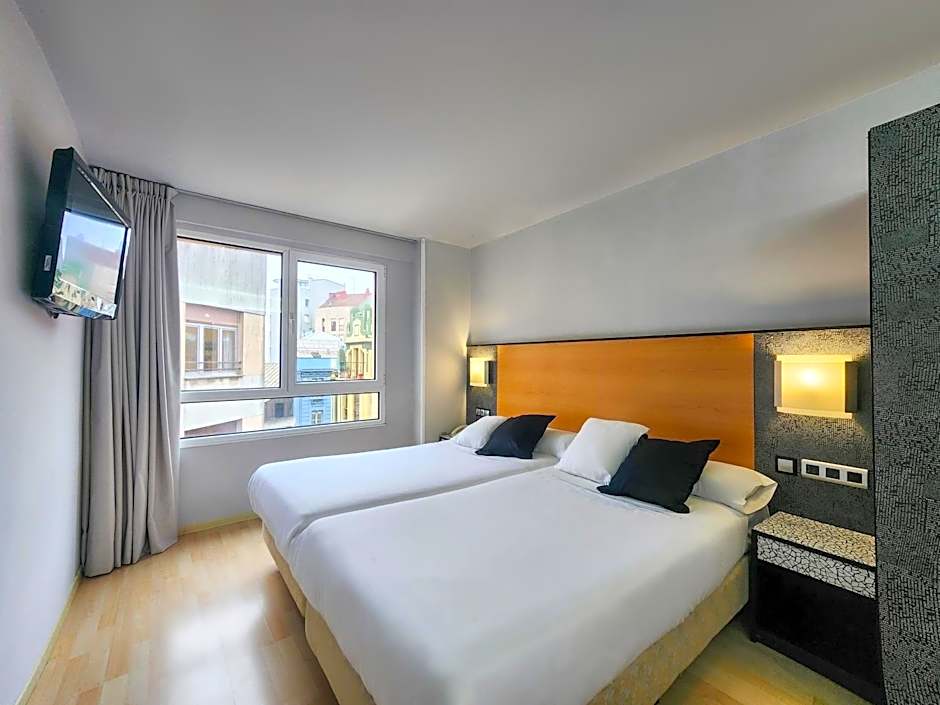 2 Twin Beds — 3 fotoğraftan 1. fotoğraf