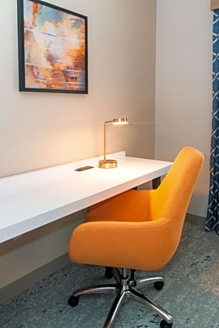 King Room with Accessible Tub - Mobility Access