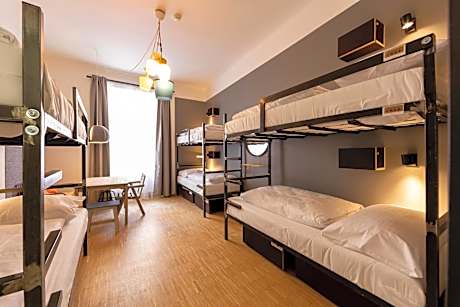 Bed in 6-Bed Mixed Dormitory Room