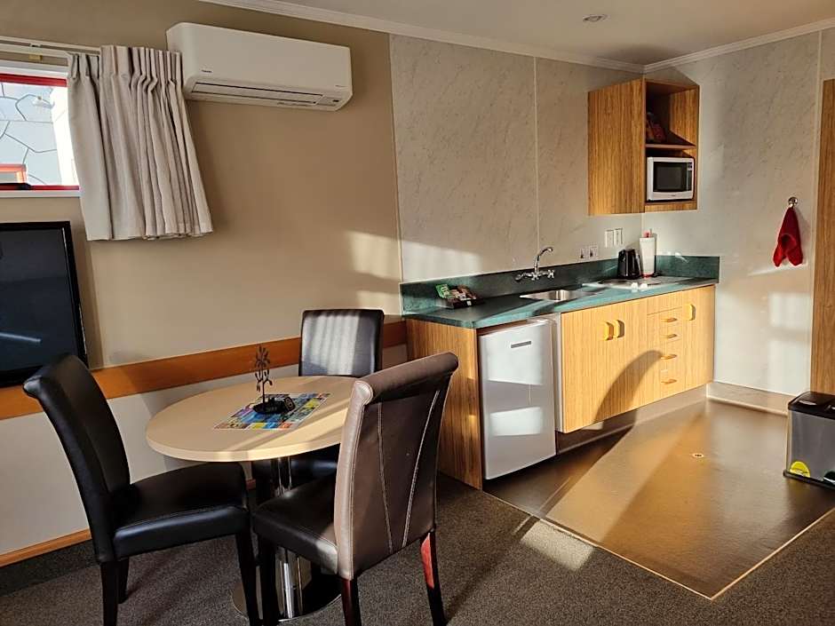 Amross Court Motor Lodge