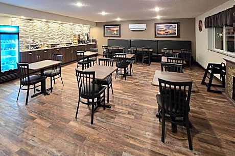 1 King Bed Efficiency Suite Nonsmoking Upgrade