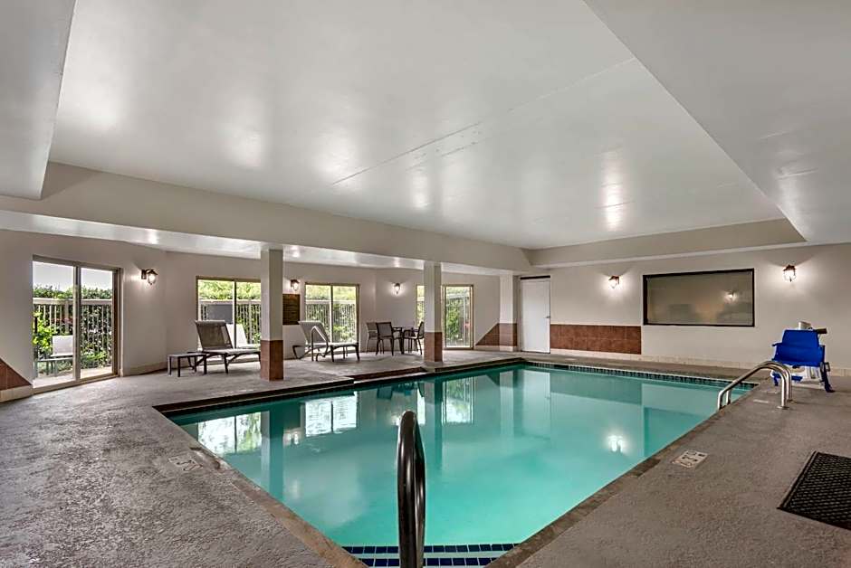 Comfort Inn & Suites Suwanee - Sugarloaf