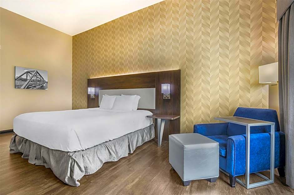 Best Western Plus Parkside Inn & Suites