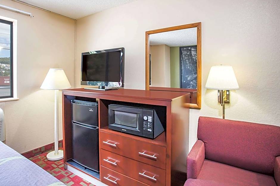 Super 8 by Wyndham Harrisonburg