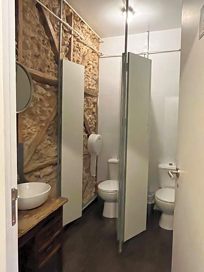 Alface Hall Hostel & Bar