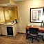La Quinta Inn & Suites by Wyndham Appleton-College Avenue