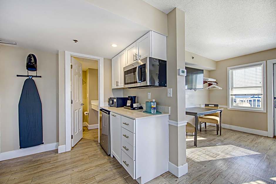 Commander Hotel & Suites