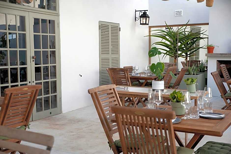 The Grand Hotel Robertson