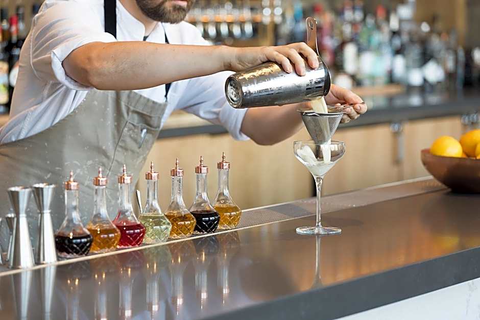 THE MC, AUTOGRAPH COLLECTION