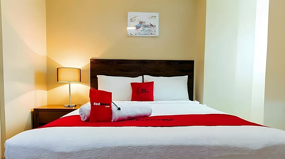 RedDoorz near Osmena Highway 1