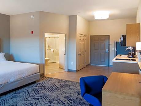 Studio Queen Suite with Two Queen Beds - Communications Accessible