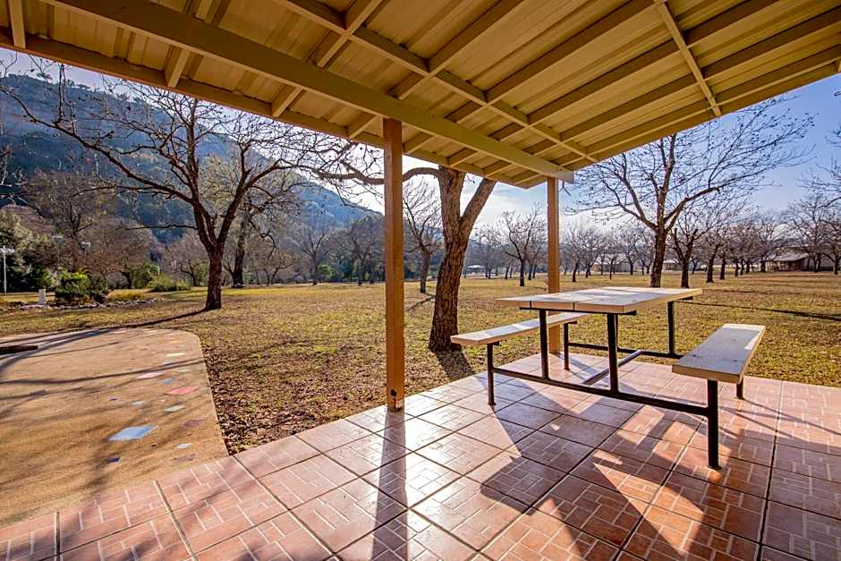 Seven Bluff Cabins