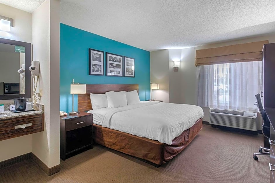 Clarion Inn & Suites DFW North