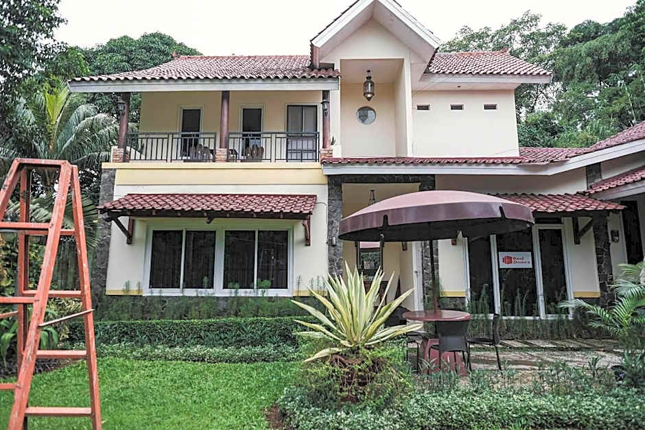 RedDoorz Syariah Plus near Trans Studio Cibubur