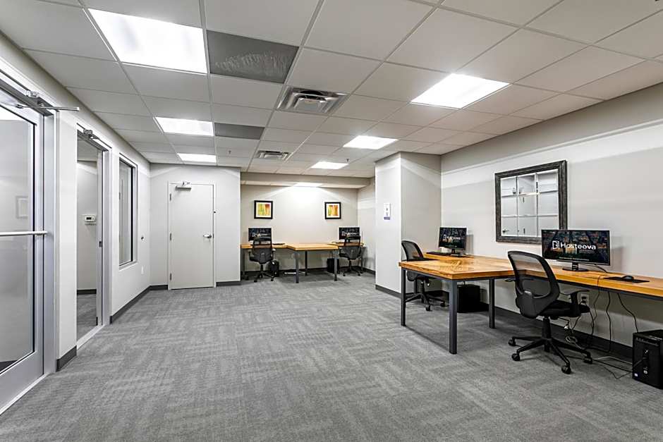 Spacious 4BR Luxury Condo Steps to French Quarter