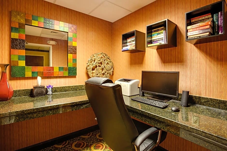 Holiday Inn Express Hotel & Suites Charleston-Ashley Phosphate, an IHG Hotel