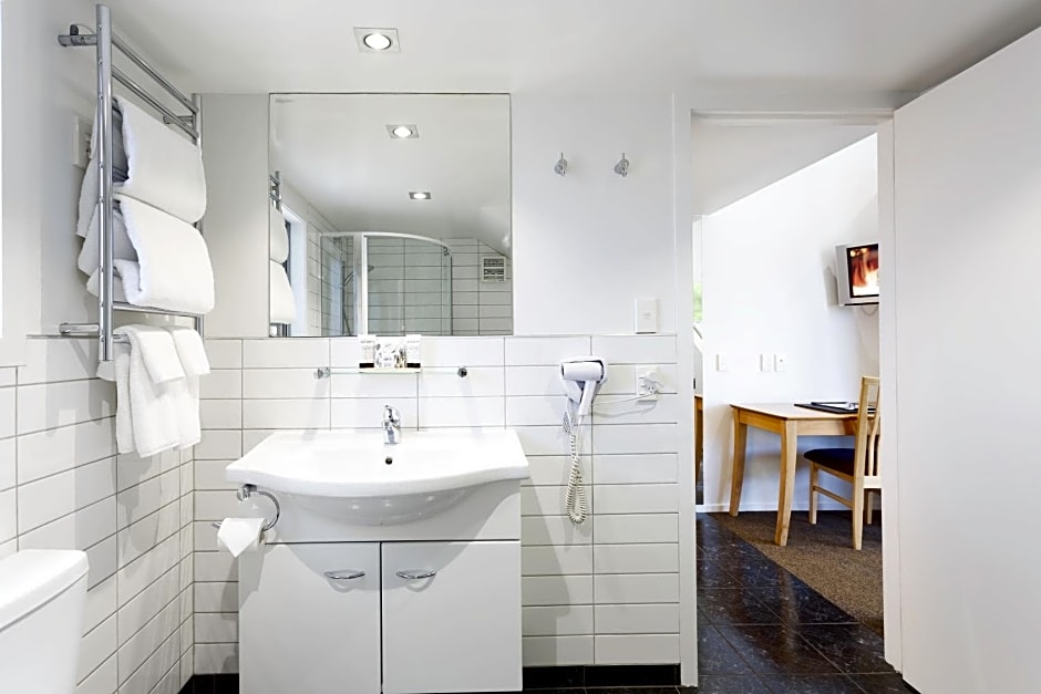 Trailways Hotel Nelson