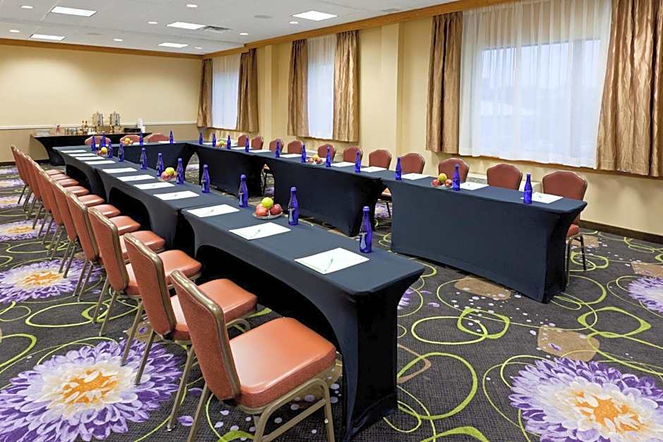 Holiday Inn Clark - Newark By IHG